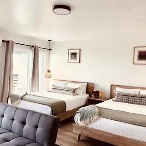Deluxe Queen Suite